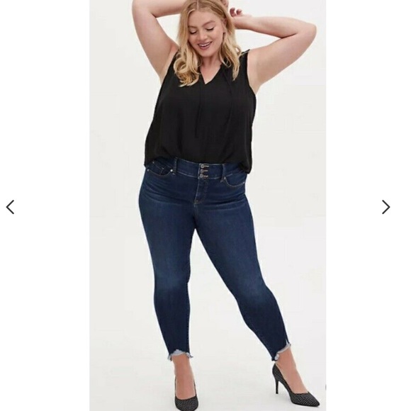 🌼FOR BUNDLE ONLY🌼Torrid Black Dobby Chiffon Pleated Blouse Tank - Picture 4 of 12